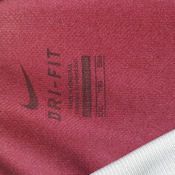 Womens like new burgundy Nike baseball T-shirt - Picture 4 of 6